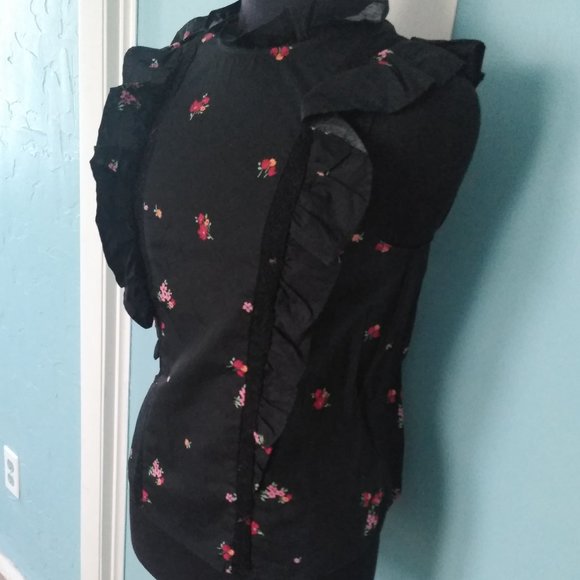 Who What Wear Floral Lace Ruffle Sleeveless Top - Picture 3 of 7